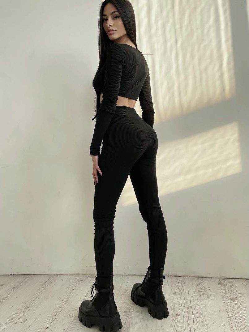 Трикотажный комплект: топ со шнуровкой + леггинсы Трикотажный комплект: топ со шнуровкой + леггинсы | PUSHKA SHOP