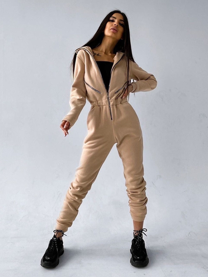 Бежевый стильный комбинезон декорированный молниями  | PUSHKA SHOP