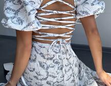 Сукня -міді зі шнурівкою на спинці та розрізом на ніжці з принтом Сукня -міді зі шнурівкою на спинці та розрізом на ніжці з принтом | PUSHKA SHOP