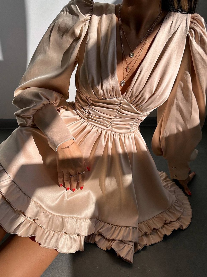 Атласна сукня з пишною подвійною спідницею та об‘ємними рукавами Атласна сукня з пишною подвійною спідницею та об‘ємними рукавами | PUSHKA SHOP