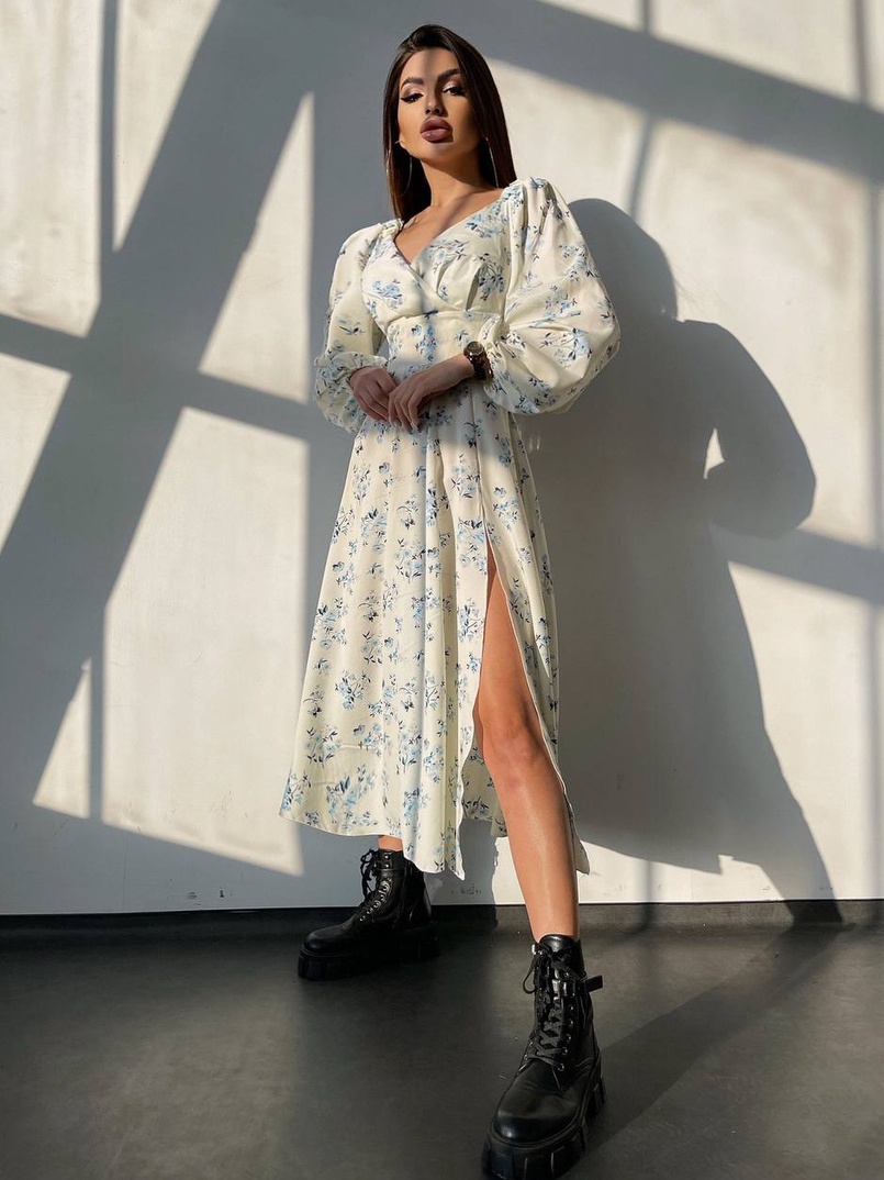 Квіткова сукня-міді з розрізом та об'ємними рукавами Квіткова сукня-міді з розрізом та об'ємними рукавами | PUSHKA SHOP