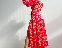 Цветочное платье-миди со шнуровкой на спинке и разрезом на ножке Цветочное платье-миди со шнуровкой на спинке и разрезом на ножке | PUSHKA SHOP