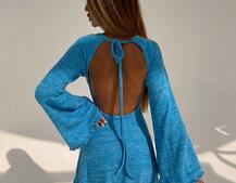 Трикотажна сукня міні з розкльошеними рукавами та відкритою спиною Трикотажна сукня міні з розкльошеними рукавами та відкритою спиною | PUSHKA SHOP