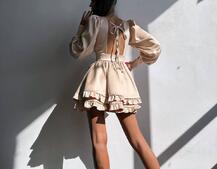 Атласна сукня з пишною подвійною спідницею та об‘ємними рукавами Атласна сукня з пишною подвійною спідницею та об‘ємними рукавами | PUSHKA SHOP