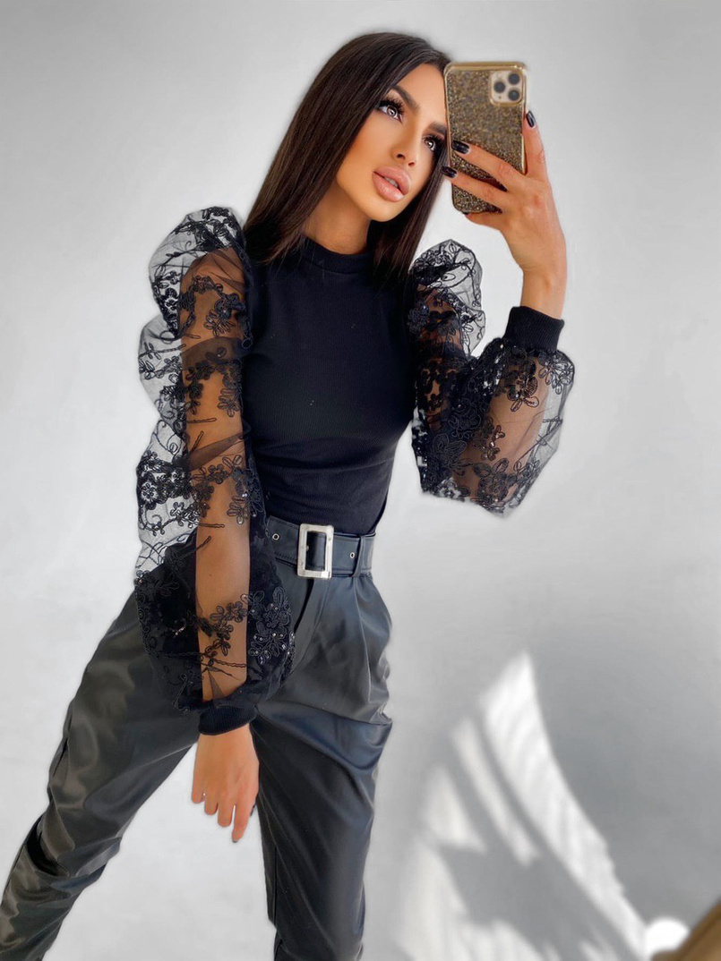 Блузка с объёмными кружевными рукавами Блузка с объёмными кружевными рукавами | PUSHKA SHOP