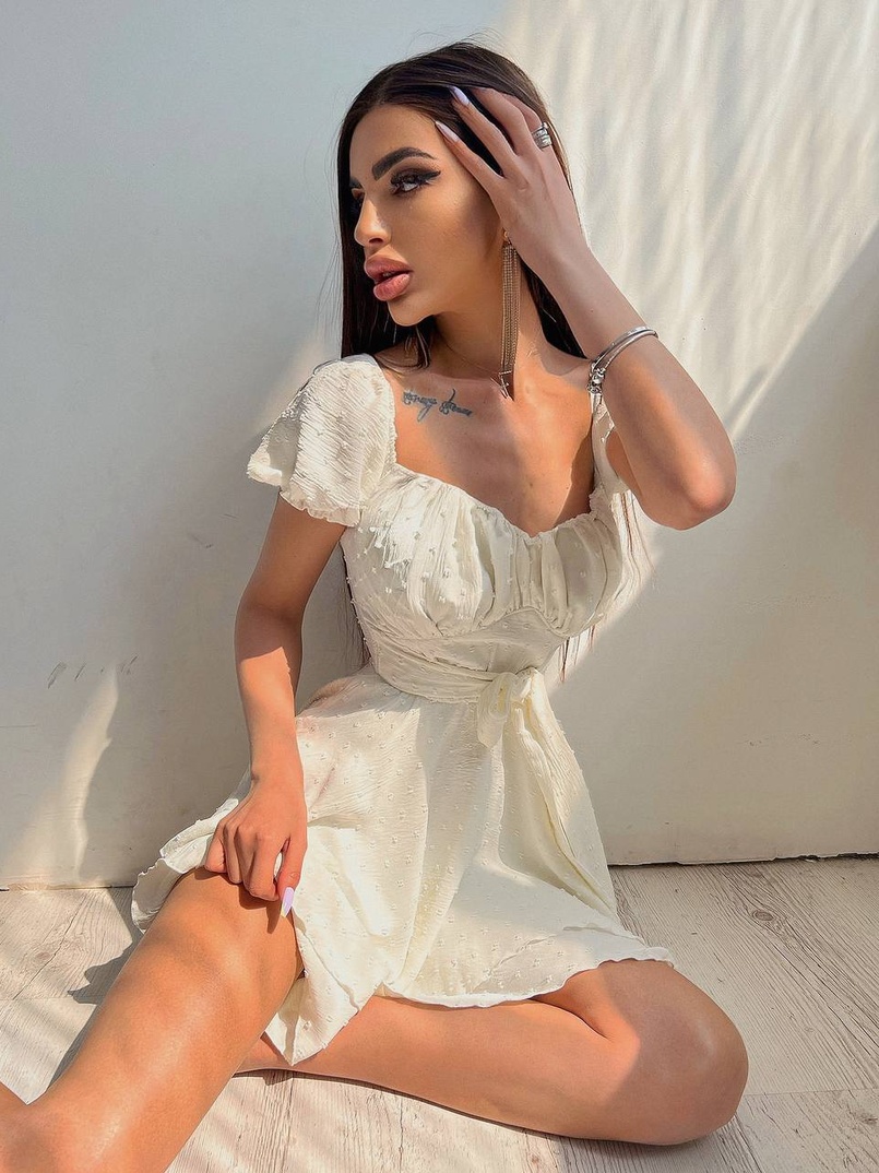 Платье со сборкой на груди и пышной юбкой Платье со сборкой на груди и пышной юбкой | PUSHKA SHOP