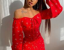 Платье со сборкой в цветочный принт Платье со сборкой в цветочный принт | PUSHKA SHOP