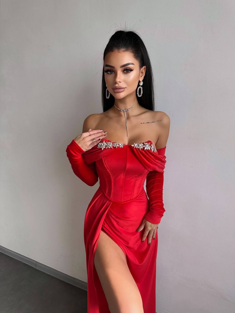 Оксамитова сукня максі декорована стразами Ручна робота Оксамитова сукня максі декорована стразами Ручна робота | PUSHKA SHOP