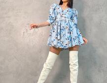 Цветочное платье-мини, декорированное кружевом Цветочное платье-мини, декорированное кружевом | PUSHKA SHOP