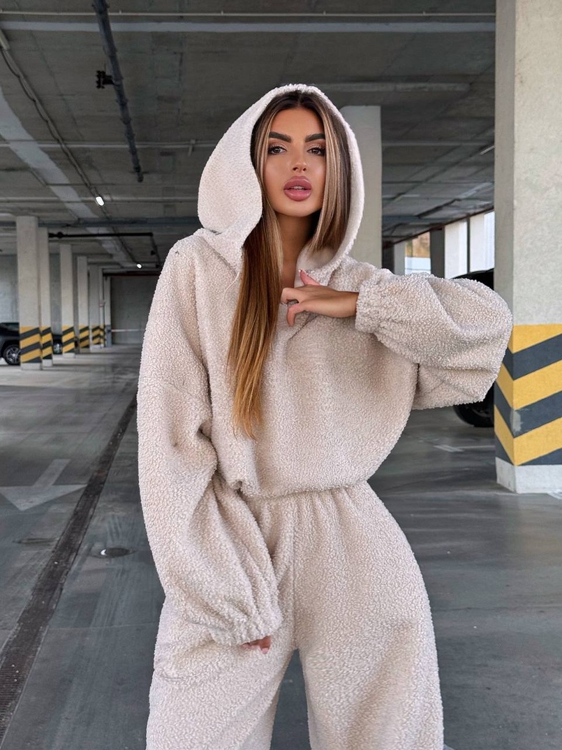 Теплий та мʼякий комплект: Обʼємний худі з капюшоном та штани з манжетами  Дуже приємний до тіла | PUSHKA SHOP