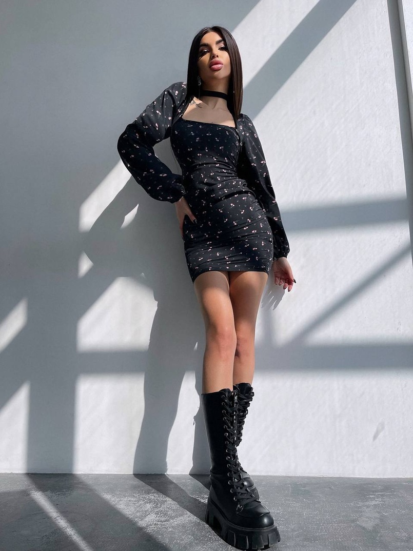 Квіткова сукня зі збіркою з боків Квіткова сукня зі збіркою з боків | PUSHKA SHOP