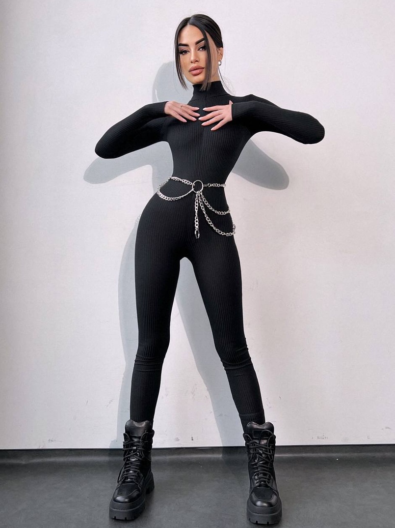 Облягаючий трикотажний комбінезон з поясом-ланцюжком Облягаючий трикотажний комбінезон з поясом-ланцюжком | PUSHKA SHOP