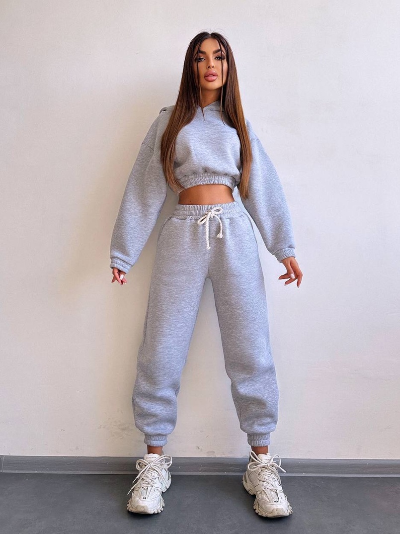 Базовий костюм на флісі з об'ємними капюшоном Базовий костюм на флісі з об'ємними капюшоном | PUSHKA SHOP