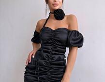 Сукня - міні з драпіруванням та трояндою-чокером Сукня - міні з драпіруванням та трояндою-чокером | PUSHKA SHOP