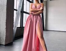 Сукня максі на тонких бретелях з розрізом на спідниці Сукня максі на тонких бретелях з розрізом на спідниці | PUSHKA SHOP