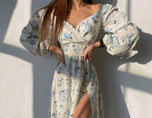 Квіткова сукня-міді з розрізом та об'ємними рукавами Квіткова сукня-міді з розрізом та об'ємними рукавами | PUSHKA SHOP