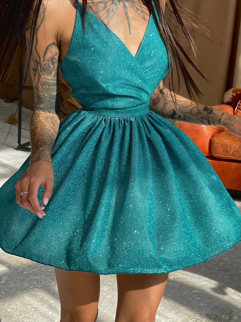 Блестящее платье с пышной юбкой и шнуровкой на спинке Блестящее платье с пышной юбкой и шнуровкой на спинке | PUSHKA SHOP