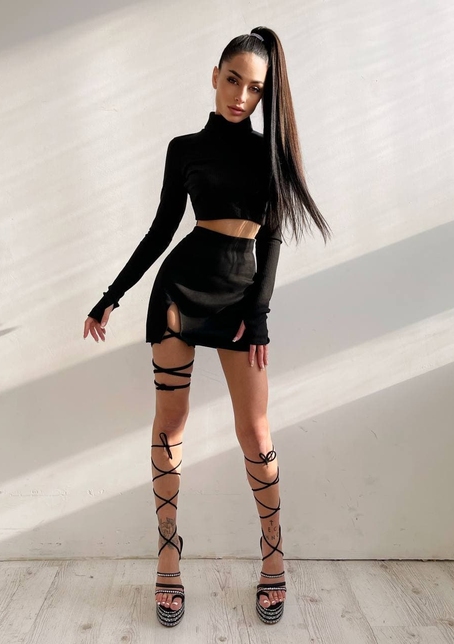 Комплект:  трикотажный топ с высоким горлом + замшевая юбка с завязками на ножку  | PUSHKA SHOP