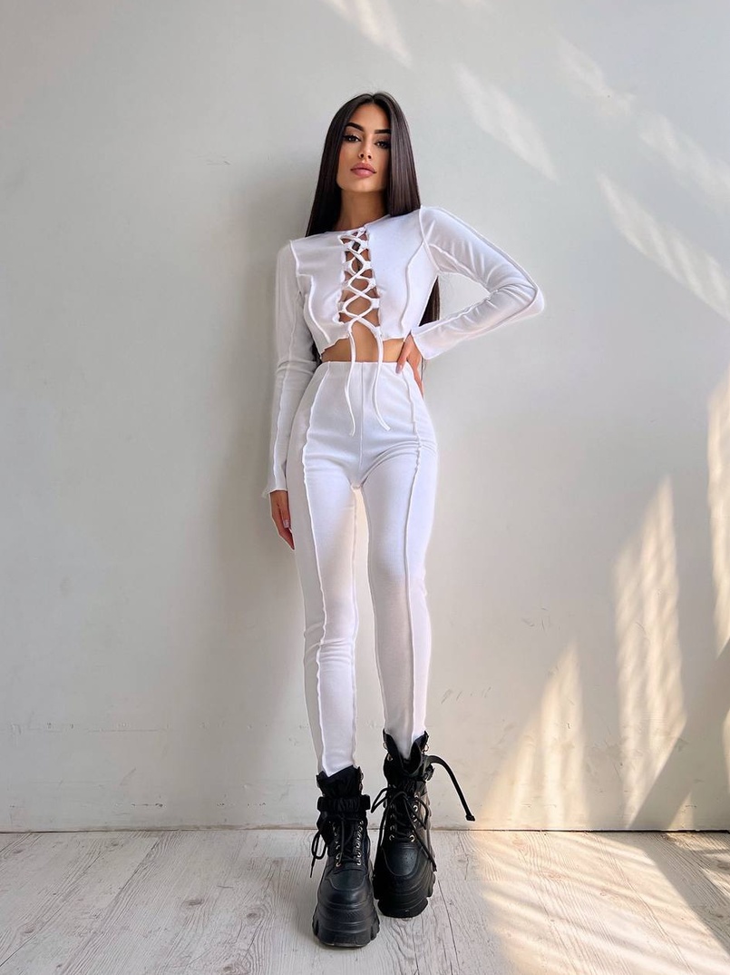 Комплект: топ зі шнурівкою на грудях + легінси Комплект: топ зі шнурівкою на грудях + легінси | PUSHKA SHOP