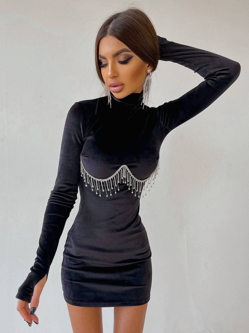 Оксамитова сукня з відкритою спинкою, декорована бахромою зі страз | PUSHKA SHOP