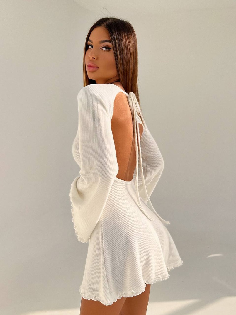 Трикотажна сукня міні з розкльошеними рукавами та відкритою спиною | PUSHKA SHOP