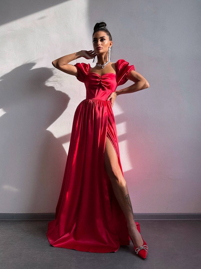 Атласна сукня максі із розрізом на спідниці | PUSHKA SHOP