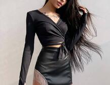 Комплект:  трикотажный топ с запахом + юбка, декорированная бахромой из страз | PUSHKA SHOP