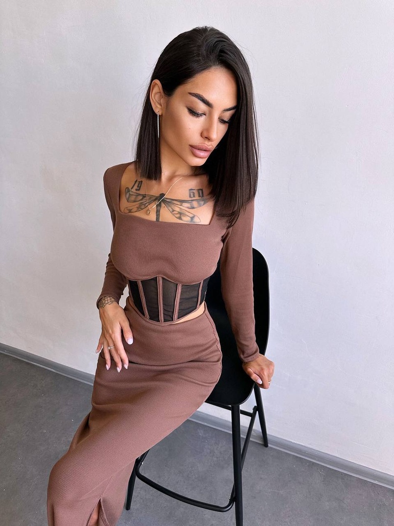 Трикотажний комплект: топ з елементами корсету та спідниця з розрізами  | PUSHKA SHOP