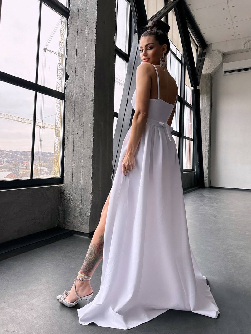 Сукня максі на тонких бретелях з розрізом на спідниці  Сукня максі на тонких бретелях з розрізом на спідниці  | PUSHKA SHOP