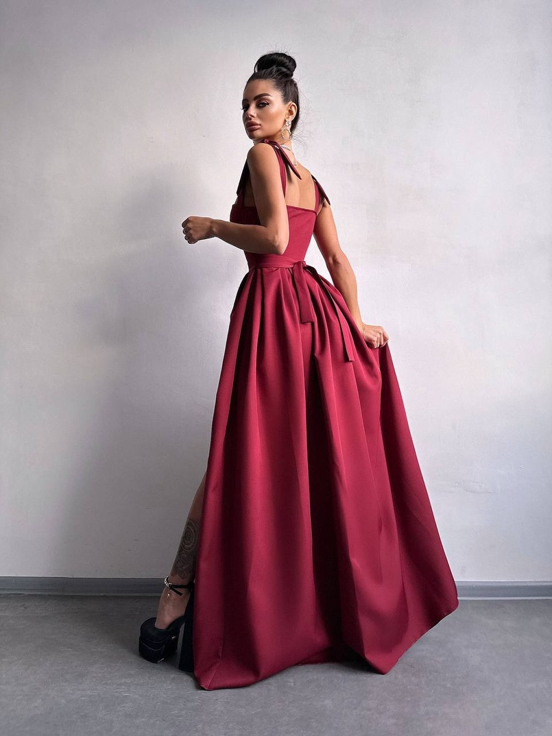 Сукня максі із чашечками та корсетним верхом Сукня максі із чашечками та корсетним верхом | PUSHKA SHOP