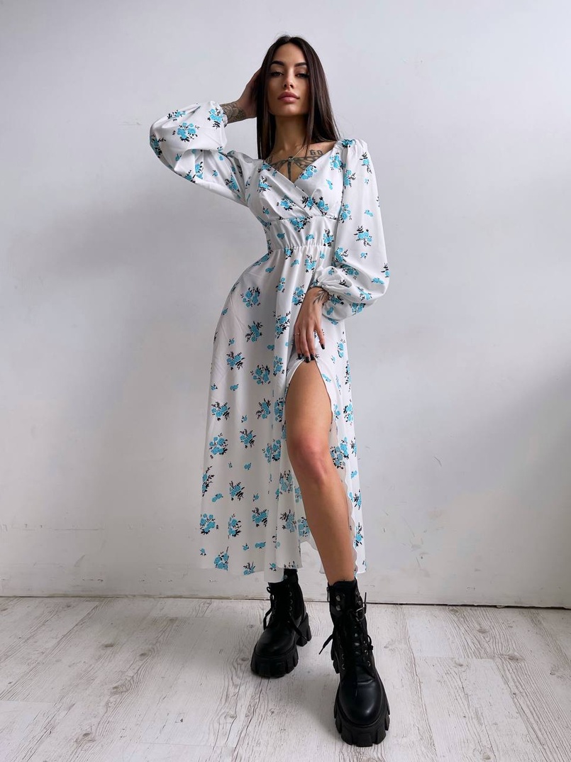 Цветочное платье-миди с разрезом и объемными рукавами Цветочное платье-миди с разрезом и объемными рукавами | PUSHKA SHOP