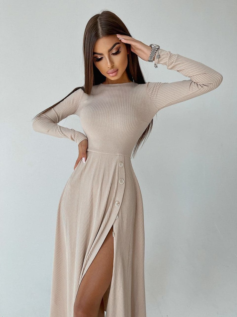 Трикотажное платье миди с разрезом Трикотажное платье миди с разрезом | PUSHKA SHOP