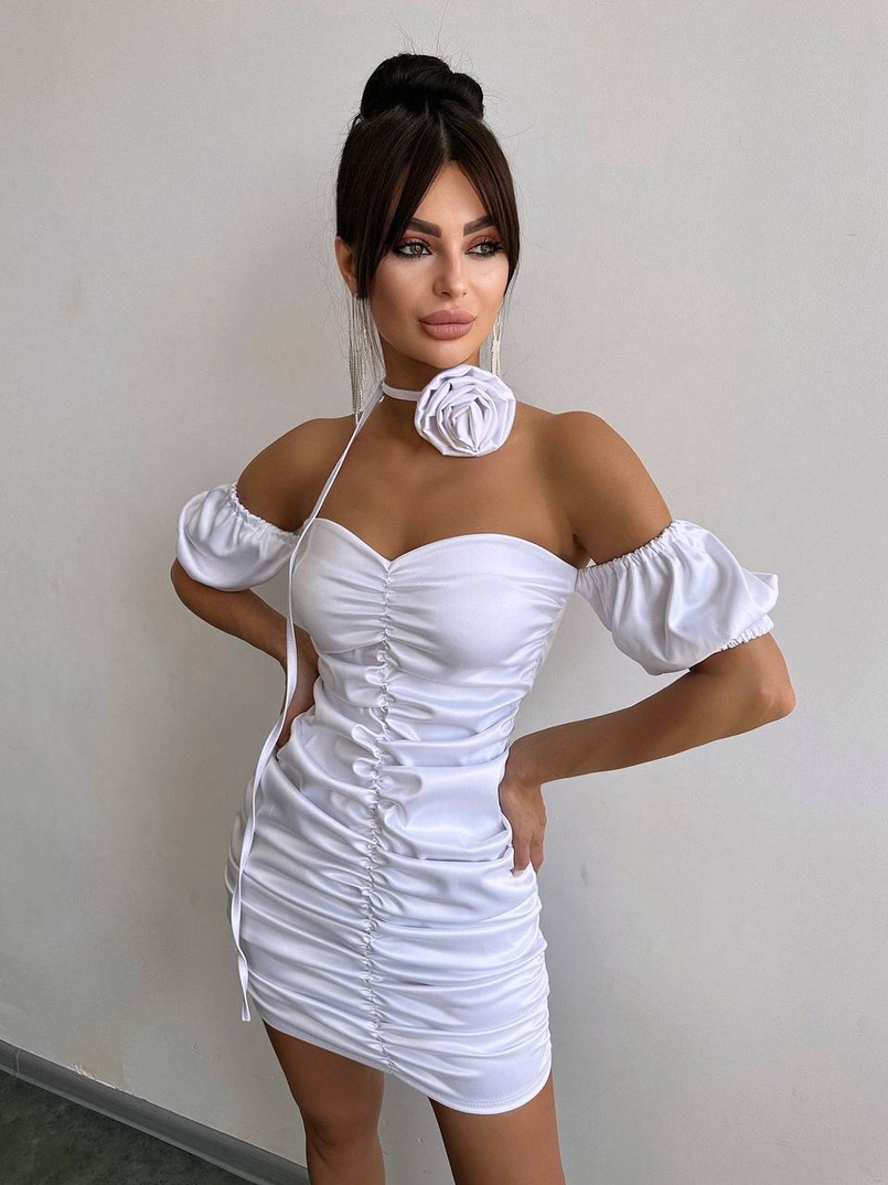 Сукня - міні з драпіруванням та трояндою-чокером Сукня - міні з драпіруванням та трояндою-чокером | PUSHKA SHOP