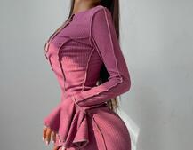 Трикотажное платье с контрастными элементами и шнуровкой Трикотажное платье с контрастными элементами и шнуровкой | PUSHKA SHOP