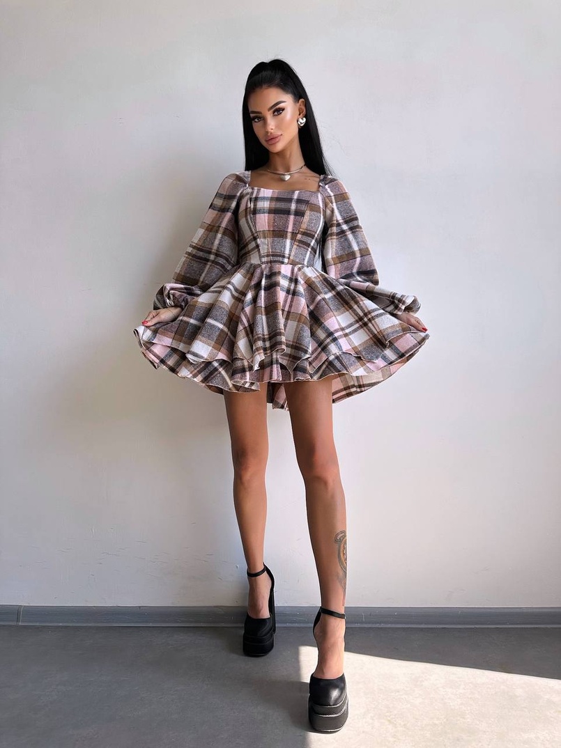 Корсетна сукня з подвійною спідницею та обʼємними рукавами у клітинку Корсетна сукня з подвійною спідницею та обʼємними рукавами у клітинку | PUSHKA SHOP