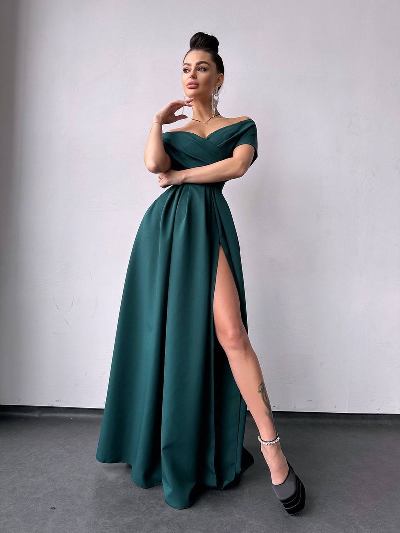 Сукня максі  з відкритими плечима та розрізом на спідниці Сукня максі  з відкритими плечима та розрізом на спідниці | PUSHKA SHOP