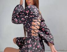 Цветочное платье-миди со шнуровкой на спинке и разрезом на ножке  Цветочное платье-миди со шнуровкой на спинке и разрезом на ножке  | PUSHKA SHOP