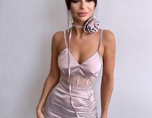 Сукня - міні з драпіруванням та трояндою-чокером Сукня - міні з драпіруванням та трояндою-чокером | PUSHKA SHOP