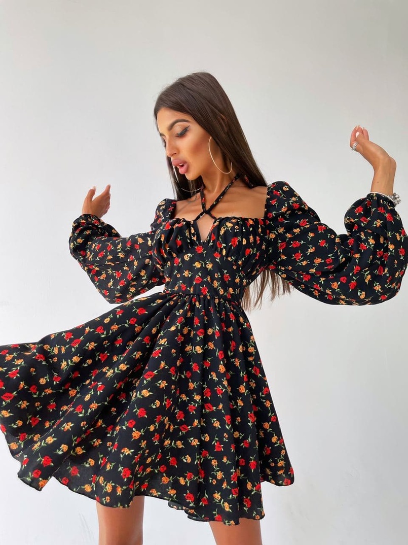 Цветочное платье с пышной юбкой и завязками на груди Цветочное платье с пышной юбкой и завязками на груди | PUSHKA SHOP