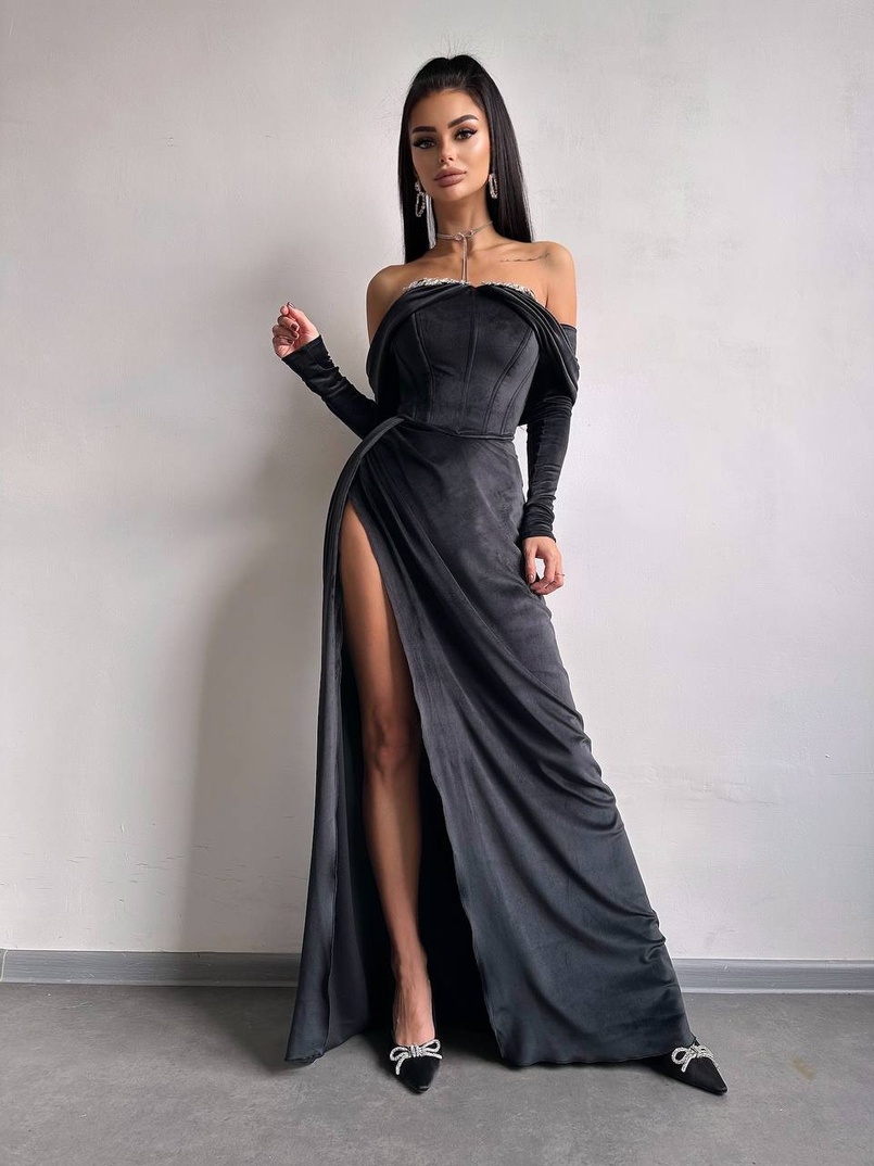 Оксамитова сукня максі декорована стразами Ручна робота Оксамитова сукня максі декорована стразами Ручна робота | PUSHKA SHOP