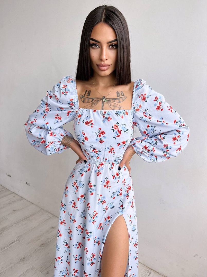 Сукня зі шнурівкою по спинці та розрізом на спідниці Сукня зі шнурівкою по спинці та розрізом на спідниці | PUSHKA SHOP