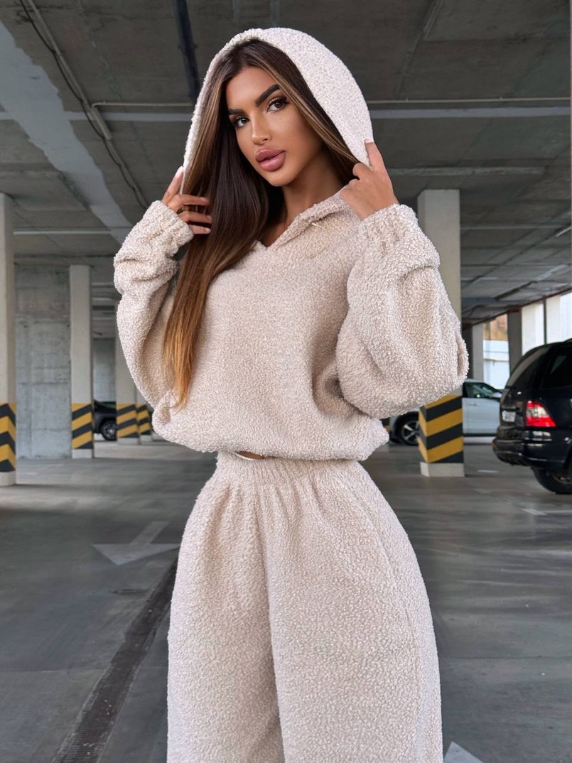 Теплий та мʼякий комплект: Обʼємний худі з капюшоном та штани з манжетами  Дуже приємний до тіла | PUSHKA SHOP