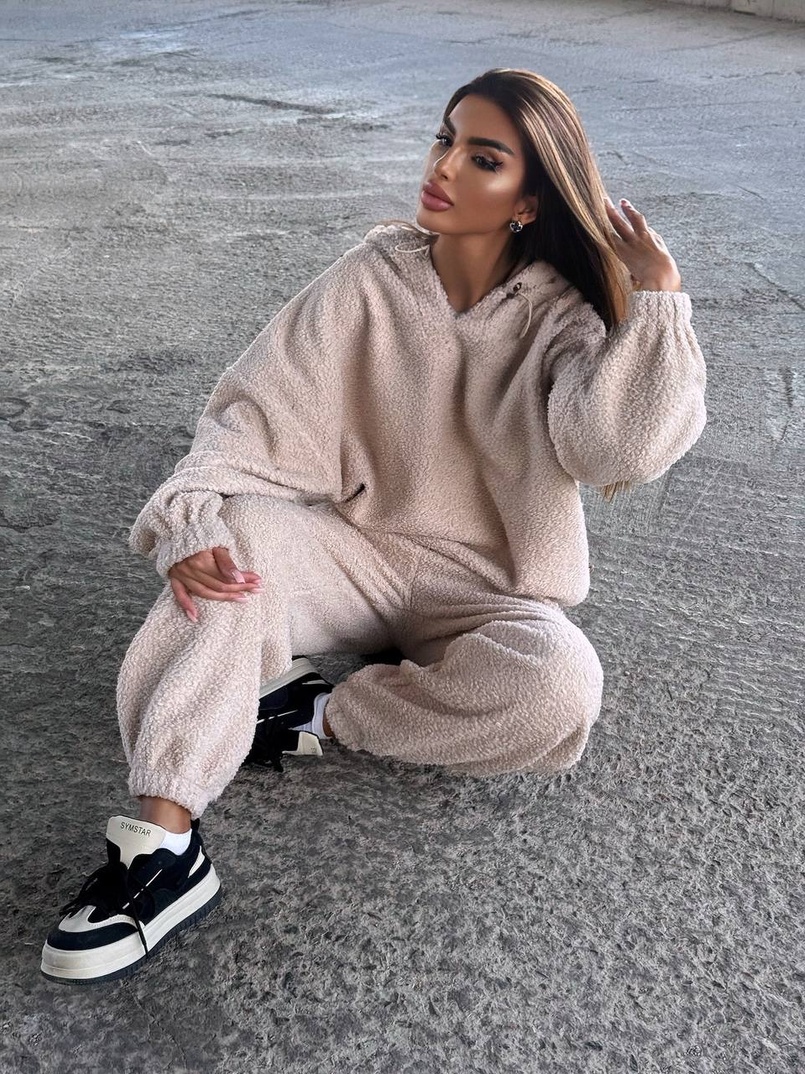 Теплий та мʼякий комплект: Обʼємний худі з капюшоном та штани з манжетами  Дуже приємний до тіла | PUSHKA SHOP
