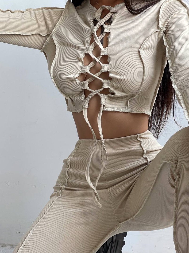 Комплект: топ зі шнурівкою на грудях + легінси | PUSHKA SHOP