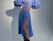 Цветочное платье-миди с разрезом и объемными рукавами Цветочное платье-миди с разрезом и объемными рукавами | PUSHKA SHOP