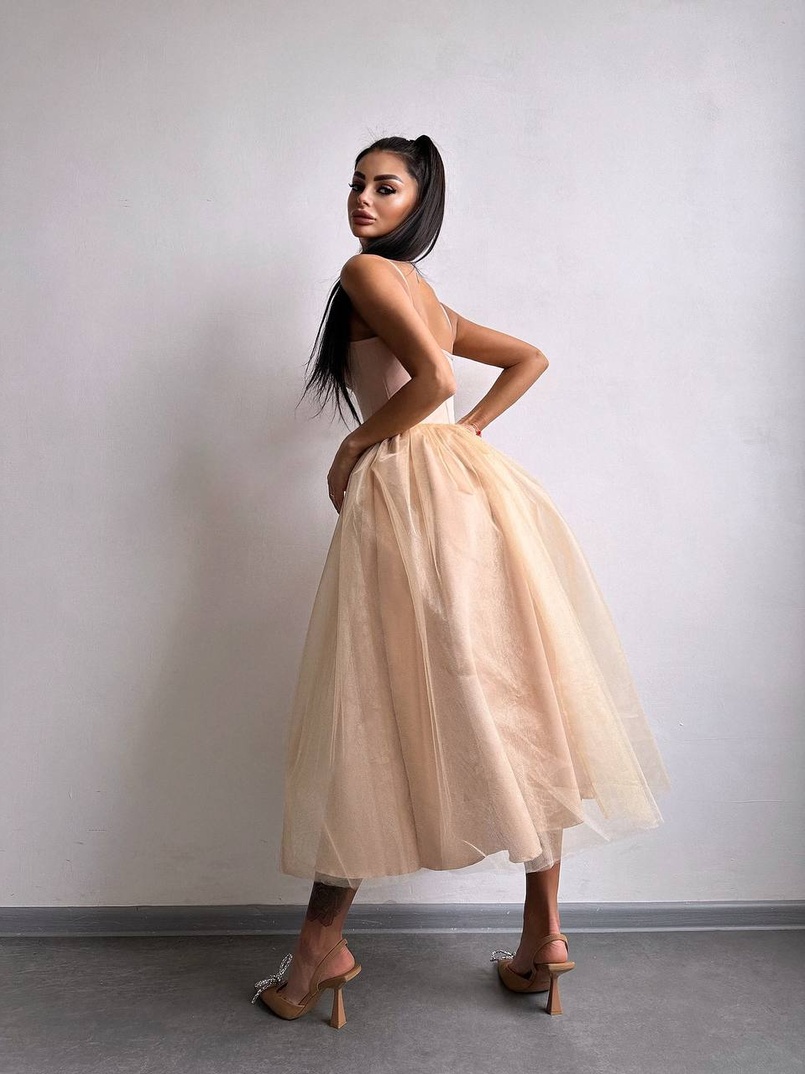 Сукня міді із чашечками з пишною спідницею Сукня міді із чашечками з пишною спідницею | PUSHKA SHOP