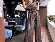 Эффектный комбинезон с расклешенными брюками Эффектный комбинезон с расклешенными брюками | PUSHKA SHOP