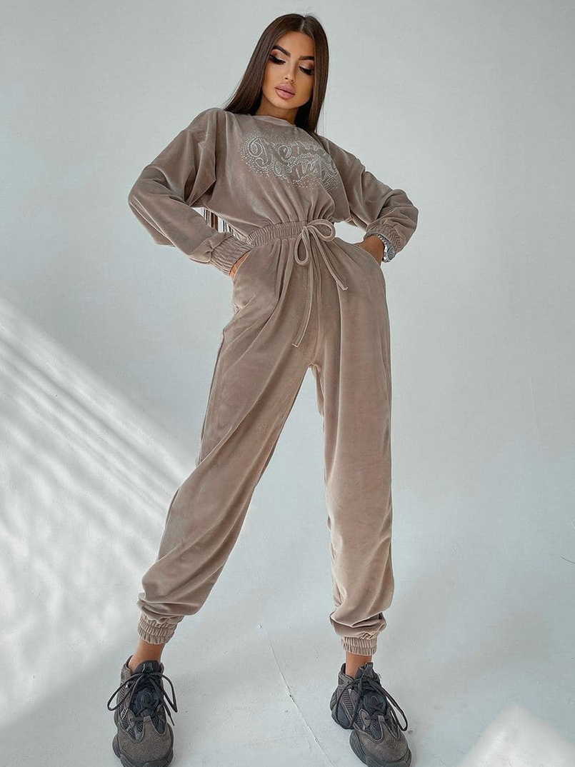 Плюшевый комбинезон, декорированный стразами Плюшевый комбинезон, декорированный стразами | PUSHKA SHOP