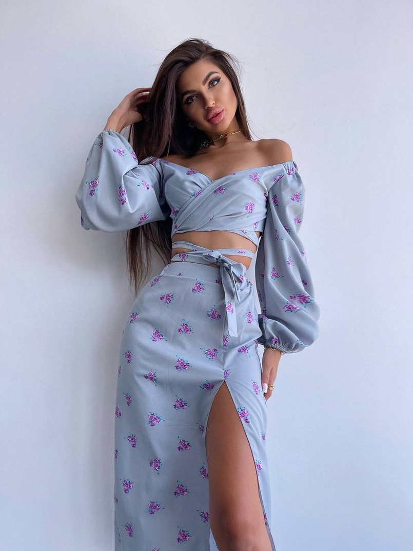 Квітковий комплект: топ із зав'язками на талії + спідниця міді з розрізом Квітковий комплект: топ із зав'язками на талії + спідниця міді з розрізом | PUSHKA SHOP