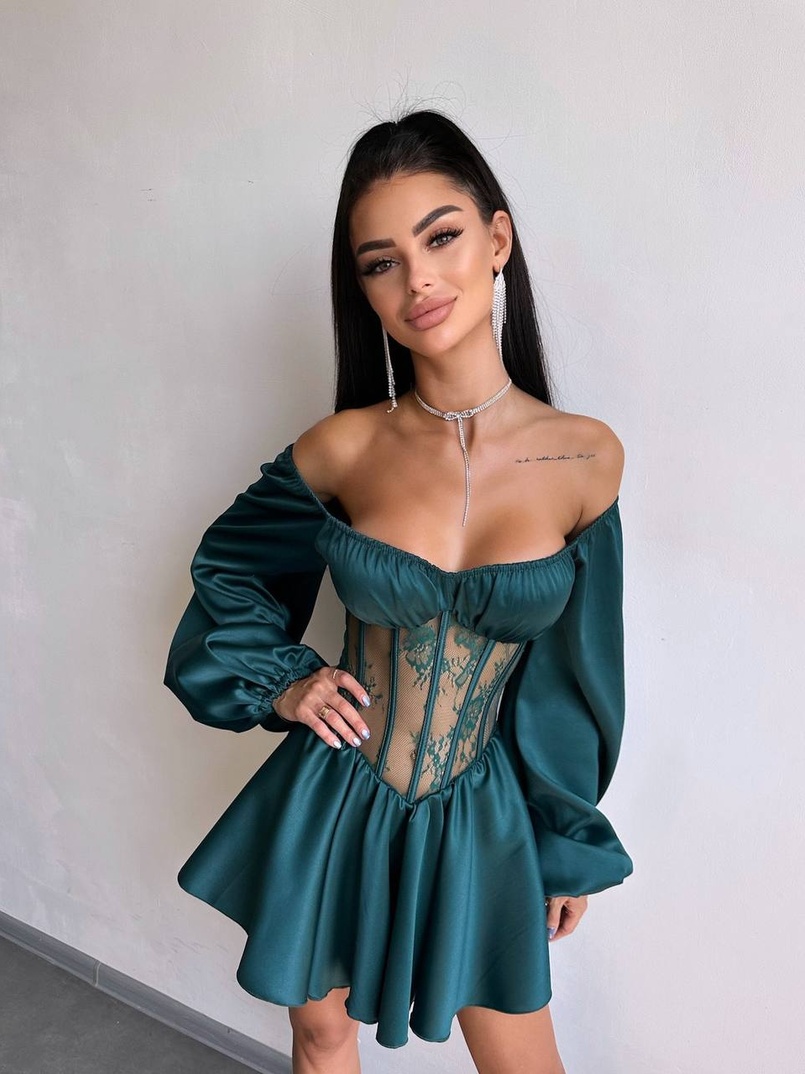 Атласна сукня з обʼємними рукавами та мереживом Атласна сукня з обʼємними рукавами та мереживом | PUSHKA SHOP